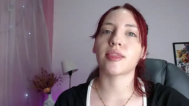 Snapshot of Lulugh_ chatting on 12/04/25, 07:46 Lulugh online show from 12/04/25, 07:46