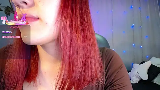 Snapshot of Lulugh_ chatting on 10/22/25, 07:24 Lulugh online show from 10/22/25, 07:24