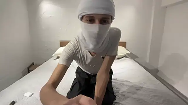 Snapshot of holydirt_luxeno1 chatting on 02/15/26, 04:39 holydirt luxeno1 online show from 02/15/26, 04:39