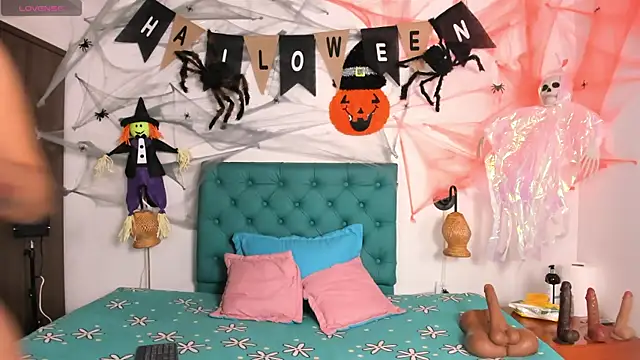 juliana 13 online show from 10/19/25, 12:08