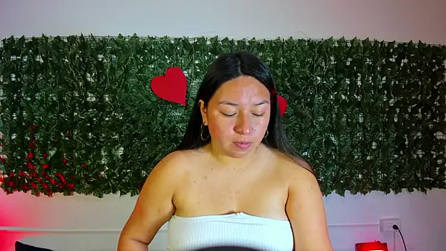 Snapshot of BellaRoux1 chatting on 02/18/26, 12:12 BellaRoux1 online show from 02/18/26, 12:12