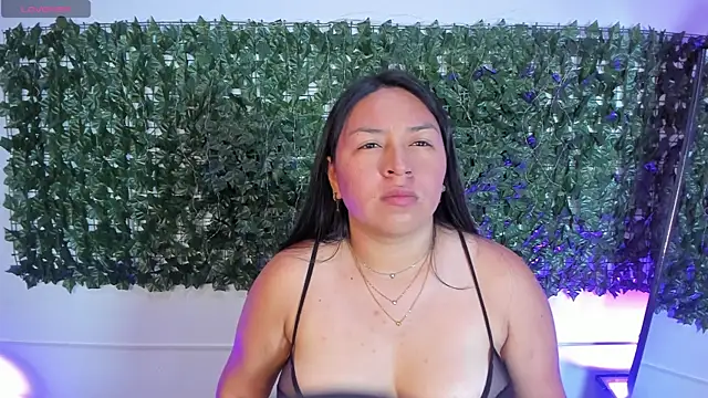 Snapshot of BellaRoux1 chatting on 01/09/26, 12:45 BellaRoux1 online show from 01/09/26, 12:45