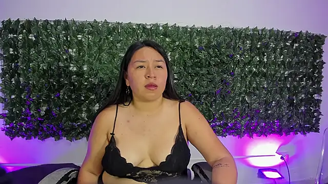 Snapshot of BellaRoux1 chatting on 02/04/26, 12:22 BellaRoux1 online show from 02/04/26, 12:22