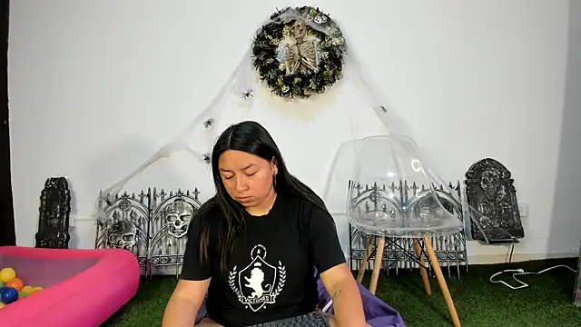 BellaRoux1 online show from 09/25/25, 12:11