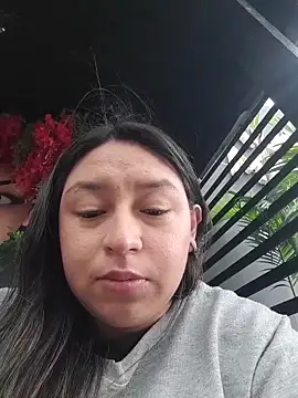 Snapshot of BellaRoux1 chatting on 12/22/25, 04:29 BellaRoux1 online show from 12/22/25, 04:29