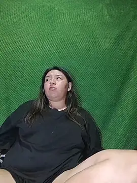 Snapshot of BellaRoux1 chatting on 12/23/25, 04:34 BellaRoux1 online show from 12/23/25, 04:34