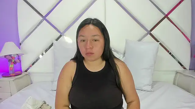 BellaRoux1 online show from 12/04/25, 12:15