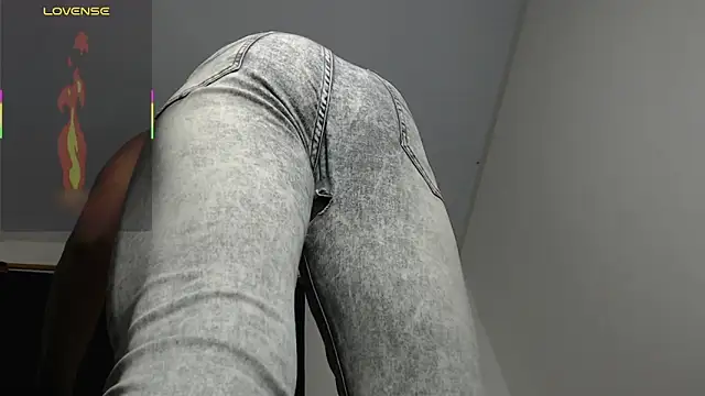 Snapshot of Black_penis25 chatting on 10/17/25, 03:43 Black penis25 online show from 10/17/25, 03:43