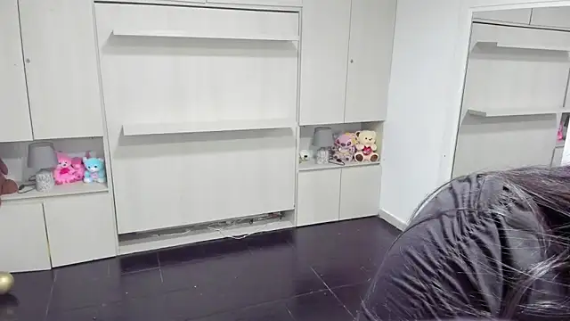 LilyWhitney online show from 04/18/26, 04:04