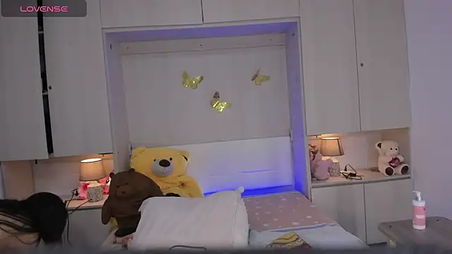 LilyWhitney online show from 04/12/26, 04:05