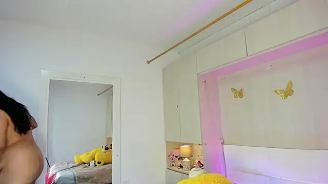 Snapshot of LilyWhitney chatting on 06/19/26, 04:07 LilyWhitney online show from 06/19/26, 04:07