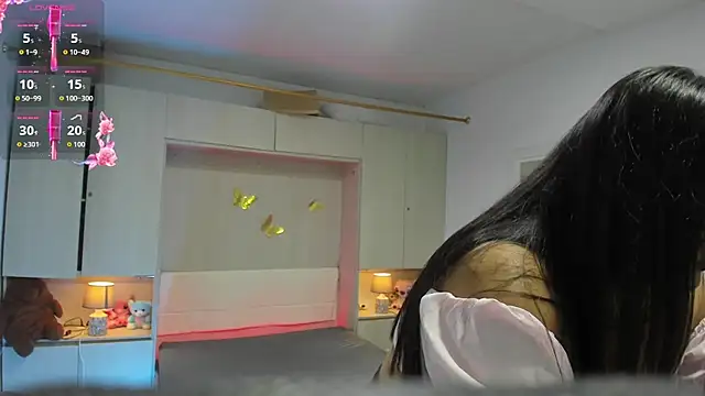 LilyWhitney online show from 04/23/26, 04:08