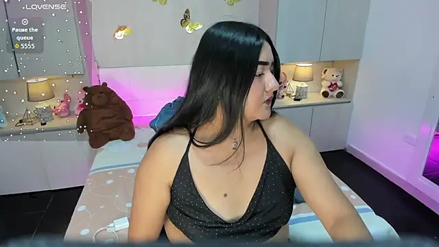 Snapshot of LilyWhitney chatting on 02/18/26, 04:10 LilyWhitney online show from 02/18/26, 04:10