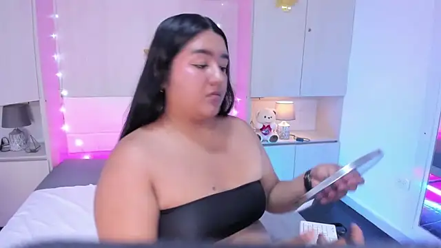 LilyWhitney online show from 12/17/25, 04:17