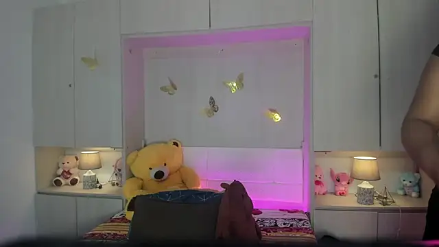 Snapshot of LilyWhitney chatting on 02/07/26, 04:09 LilyWhitney online show from 02/07/26, 04:09