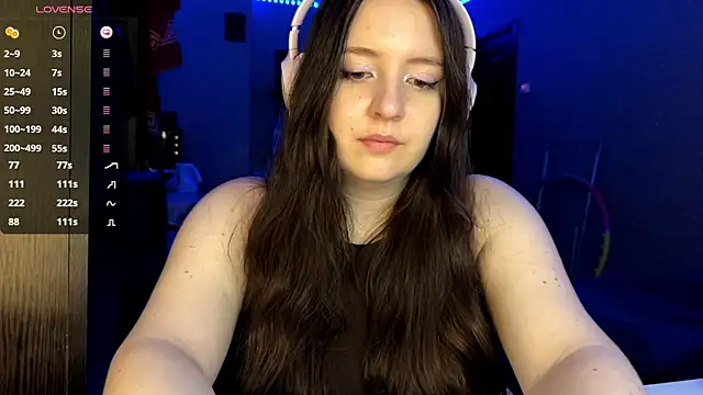 LauretteRagar online show from 10/13/25, 06:09