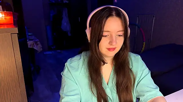 LauretteRagar online show from 10/30/25, 05:21