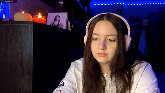 LauretteRagar online show from 10/28/25, 06:07