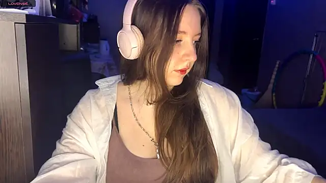 LauretteRagar online show from 11/24/25, 06:19