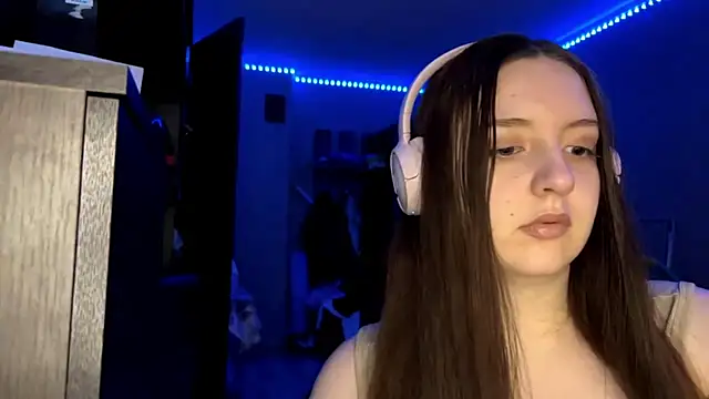 LauretteRagar online show from 09/15/25, 05:57