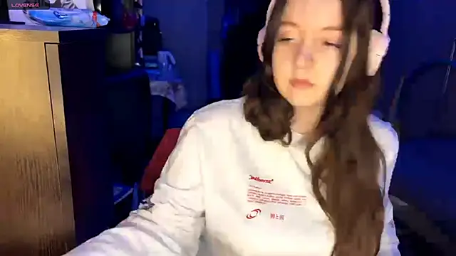 LauretteRagar online show from 11/26/25, 05:13