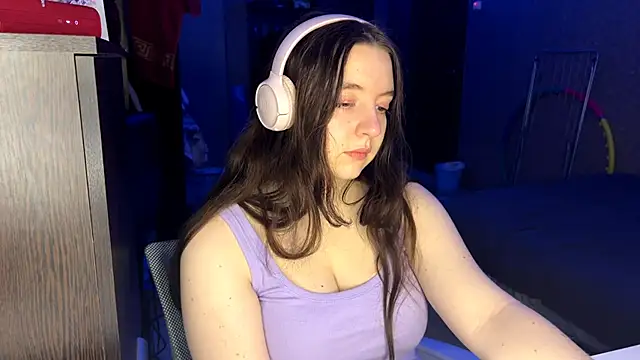 LauretteRagar online show from 12/15/25, 06:14