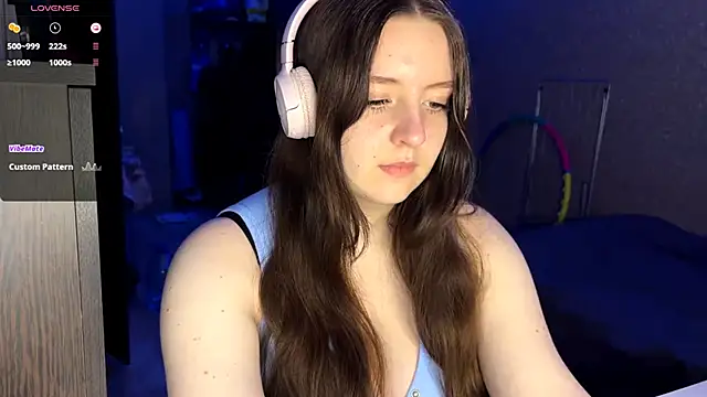 LauretteRagar online show from 11/19/25, 05:24