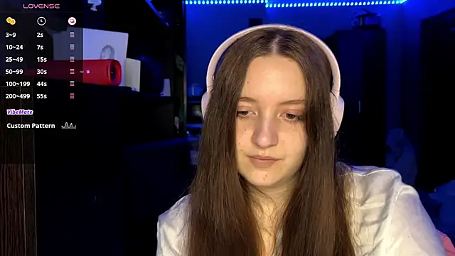 LauretteRagar online show from 09/18/25, 05:16