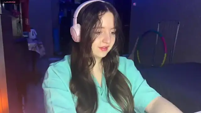 LauretteRagar online show from 11/06/25, 05:28