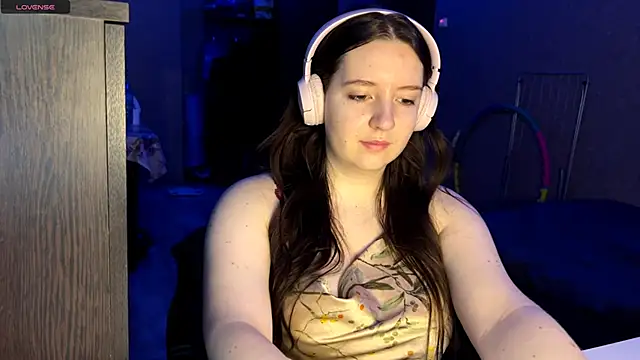 LauretteRagar online show from 11/14/25, 06:22