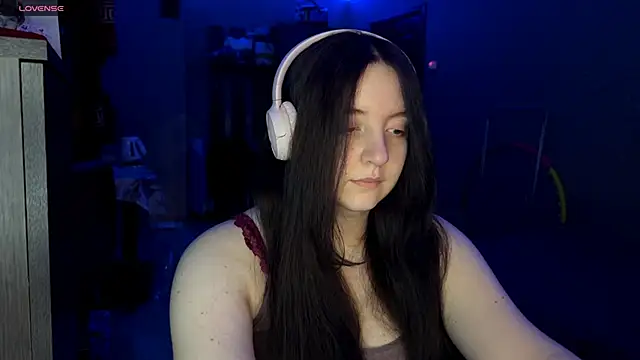 LauretteRagar online show from 12/17/25, 05:07