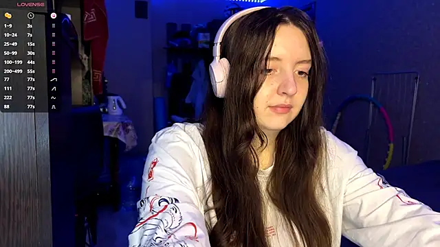 LauretteRagar online show from 11/03/25, 05:49