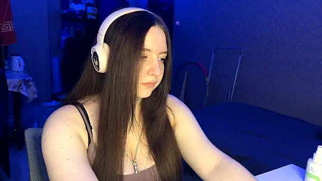 LauretteRagar online show from 12/01/25, 06:31