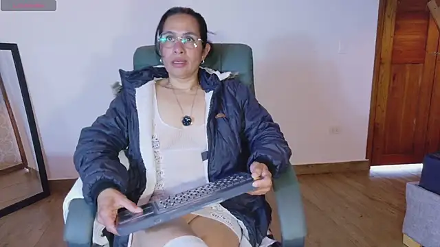 Vanessa 7  online show from 02/17/26, 09:45