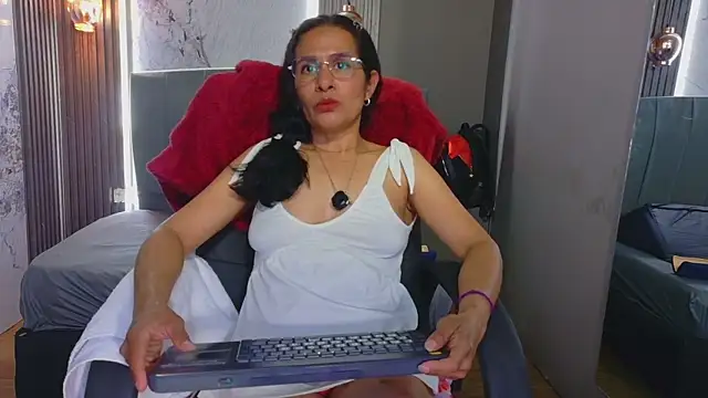 Vanessa 7  online show from 03/06/26, 12:05