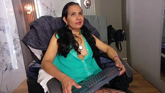 Vanessa 7  online show from 01/17/26, 10:24