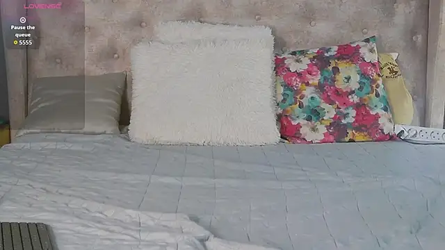 Snapshot of Leah_Brooks chatting on 12/16/25, 05:44 Leah Brooks online show from 12/16/25, 05:44