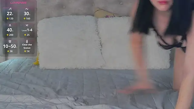 Snapshot of Leah_Brooks chatting on 12/18/25, 05:12 Leah Brooks online show from 12/18/25, 05:12