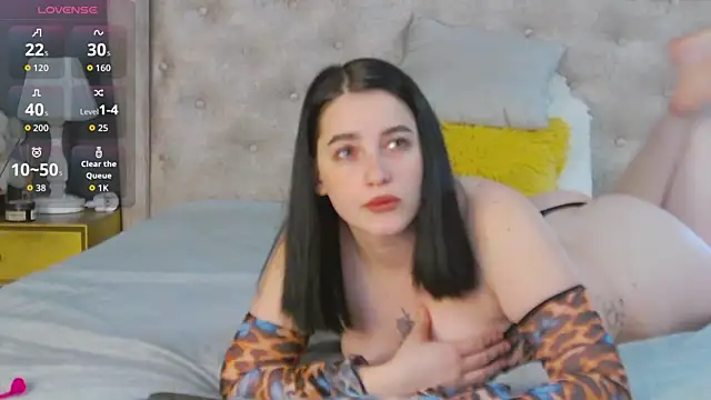 Snapshot of Leah_Brooks chatting on 11/20/25, 04:57 Leah Brooks online show from 11/20/25, 04:57