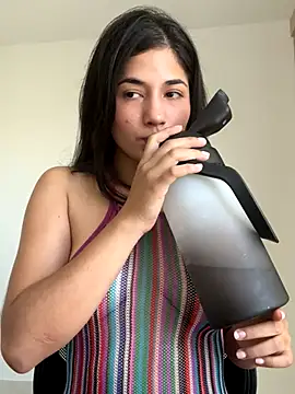 Snapshot of LauraCatalina chatting on 09/21/25, 12:54 LauraCatalina online show from 09/21/25, 12:54