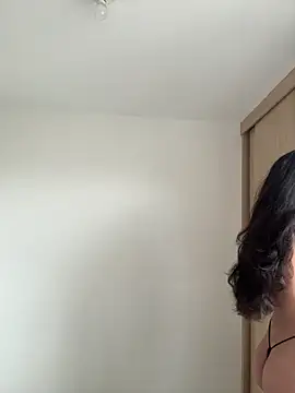 LauraCatalina online show from 10/27/25, 12:06