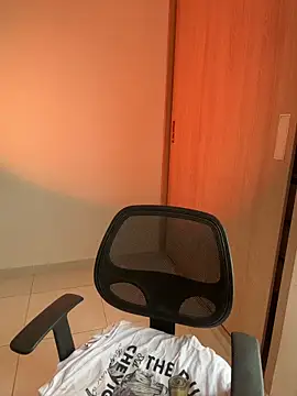 LauraCatalina online show from 11/26/25, 11:54