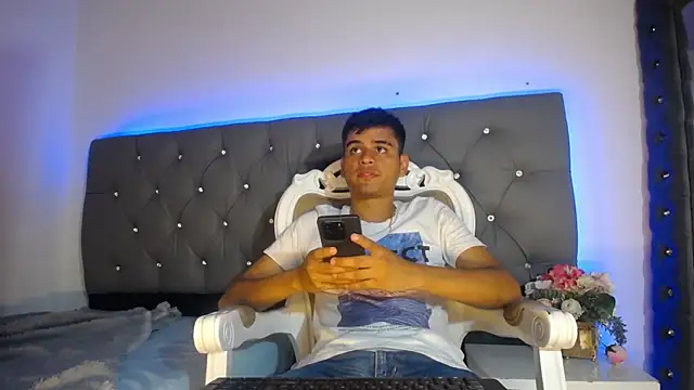 Charlie Cock  online show from 11/05/25, 04:04