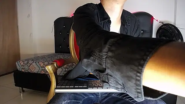 Charlie Cock  online show from 11/02/25, 04:06