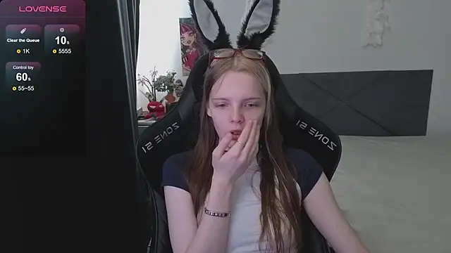 Luna Navy online show from 10/06/25, 09:21