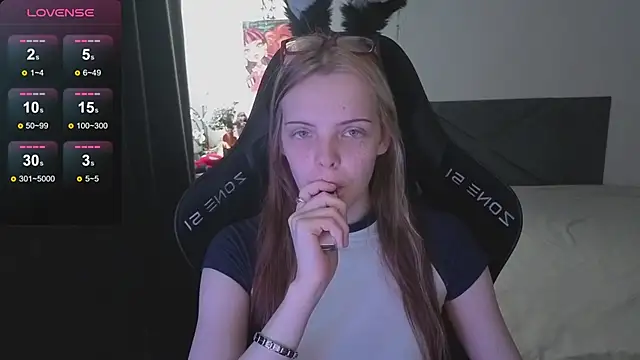 Luna Navy online show from 10/26/25, 08:59