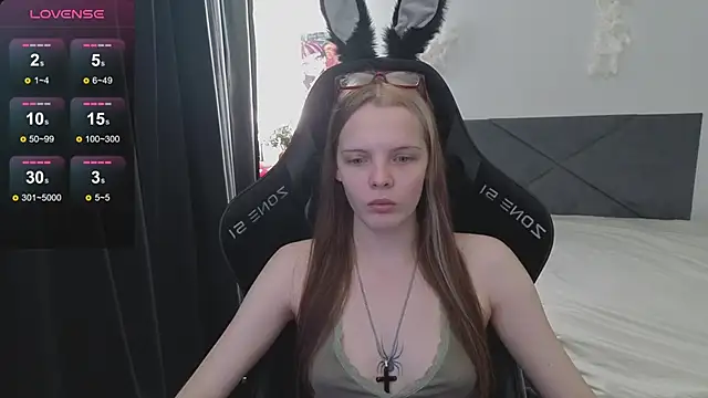 Luna Navy online show from 09/30/25, 08:31