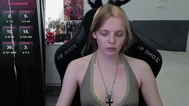 Luna Navy online show from 09/15/25, 08:15