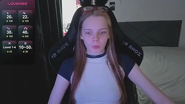 Luna Navy online show from 10/25/25, 09:08