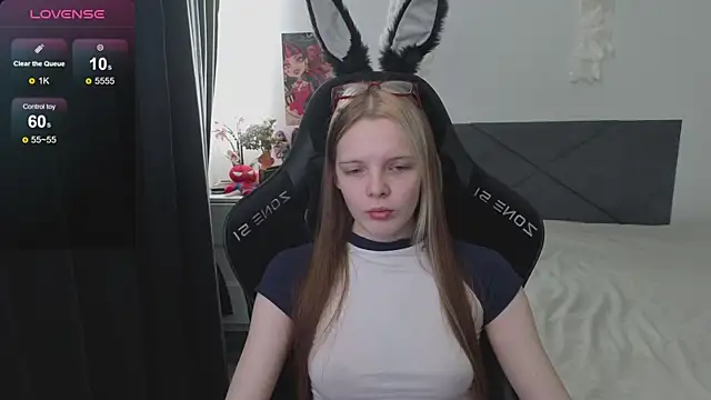 Luna Navy online show from 10/05/25, 09:00